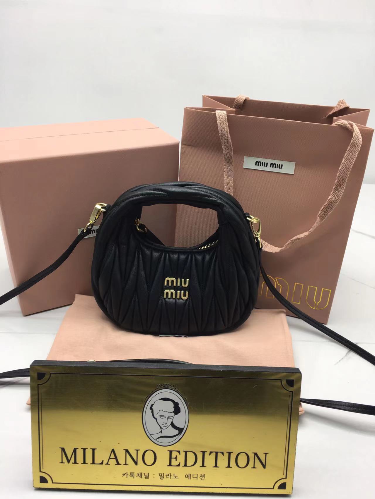 미우미우 miu miu 완더 마테라쎄 호보백 미니