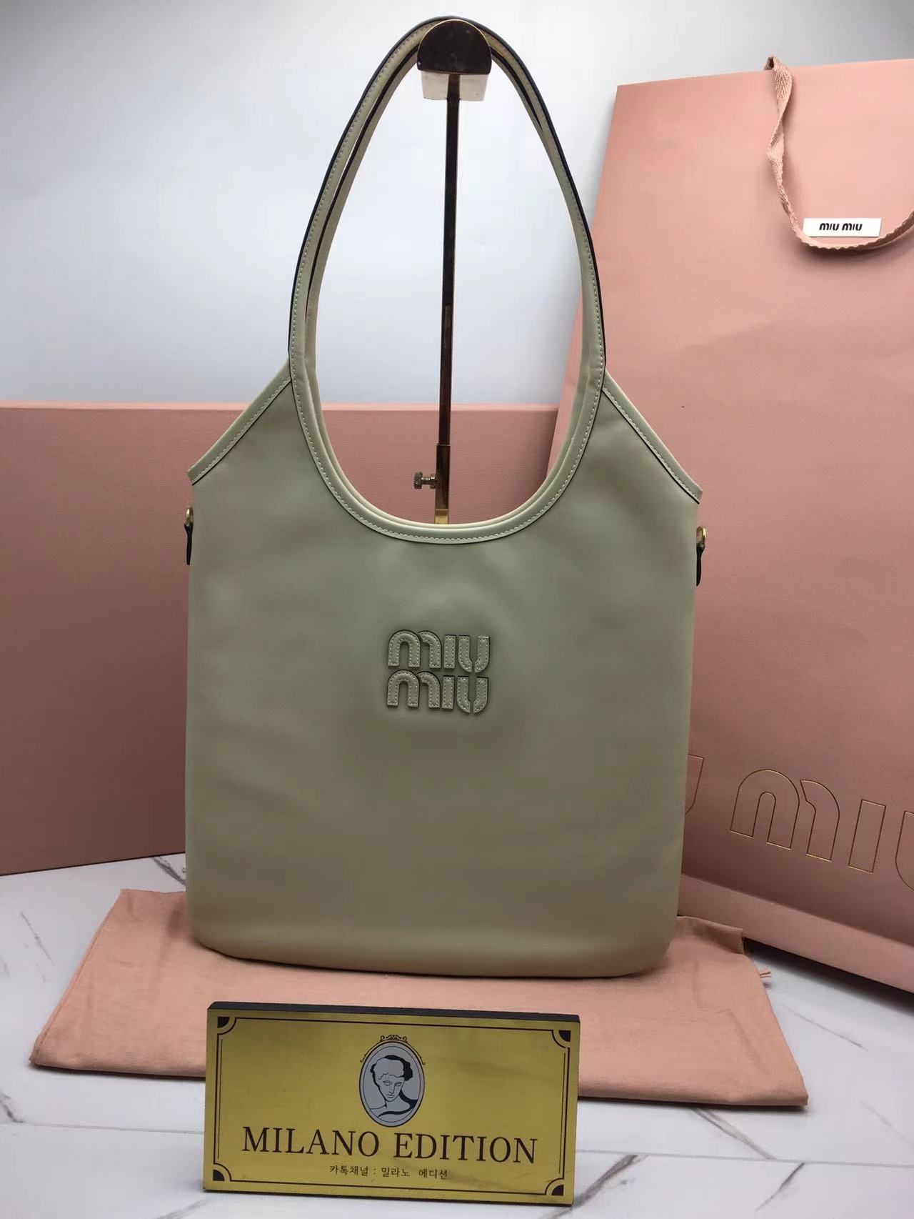 미우미우 23fw miu miu 아이비 가죽백