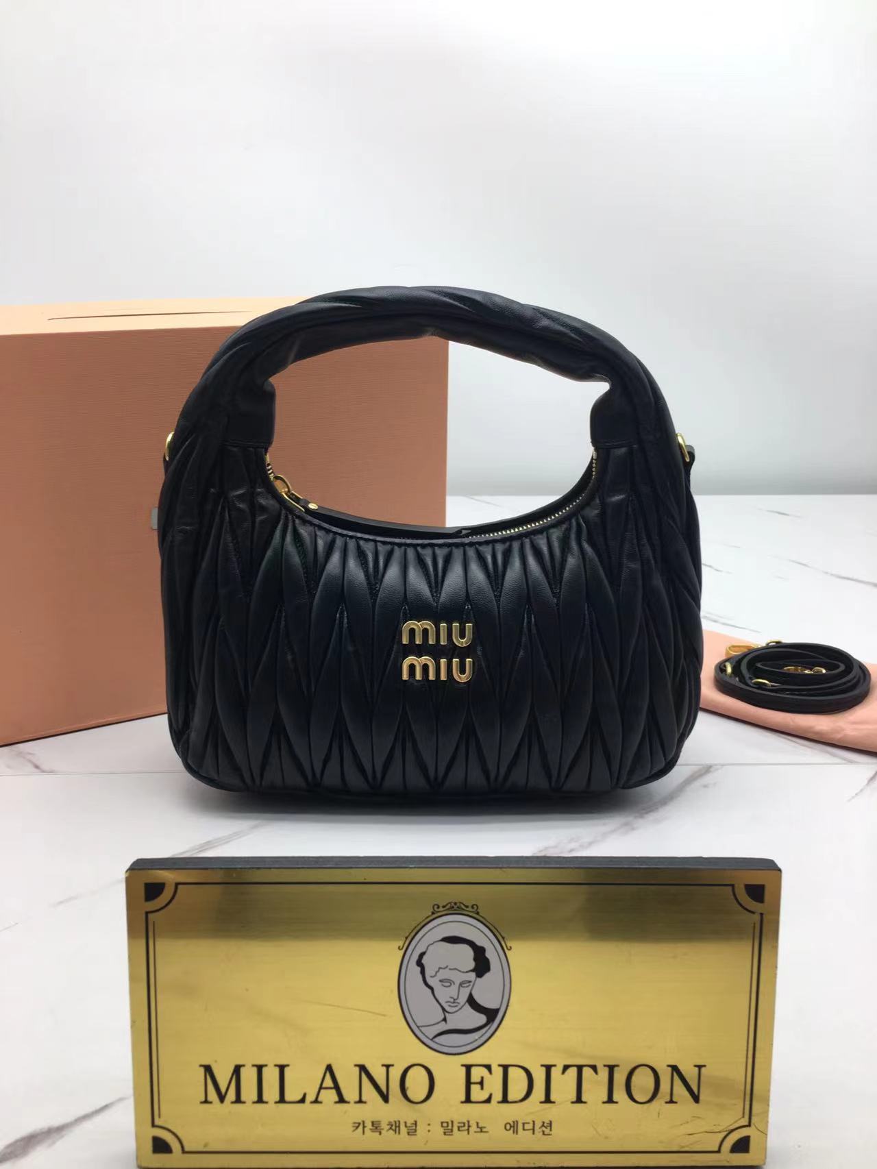 미우미우 miu miu 완더 마테라쎄 호보백 미디움